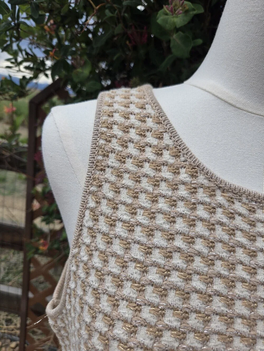 Ann Taylor Women's Sleeveless Textured Knit Sweater Top - Cream & Tan - Size 4